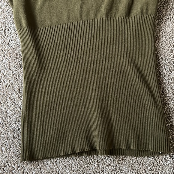2b Bebe Short Sleeve Sweater - Picture 5 of 7